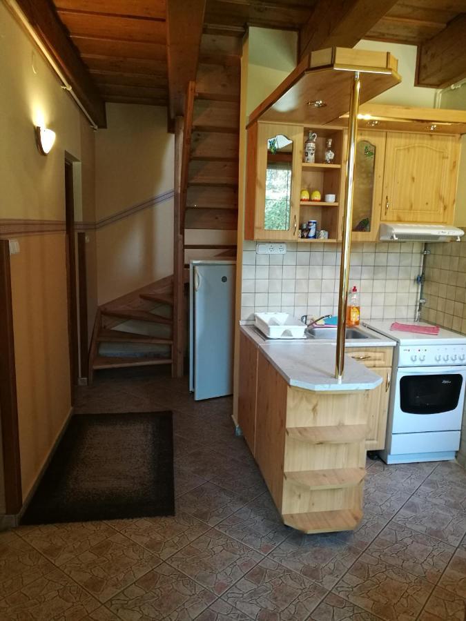 Gergely Vendeghaz Apartment ซีร์ซ ภายนอก รูปภาพ